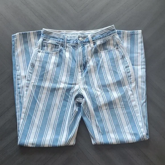 American Eagle Mom Jeans - Picture 4 of 14